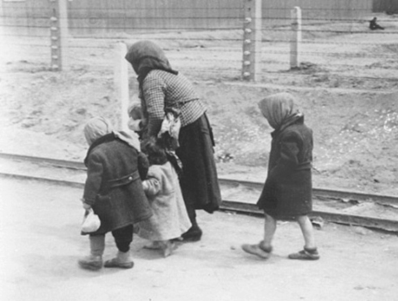 Hungarian Jews  (mother and three children) at Auschwitz (Source: Lily Jacob albue, Yad Vashem)